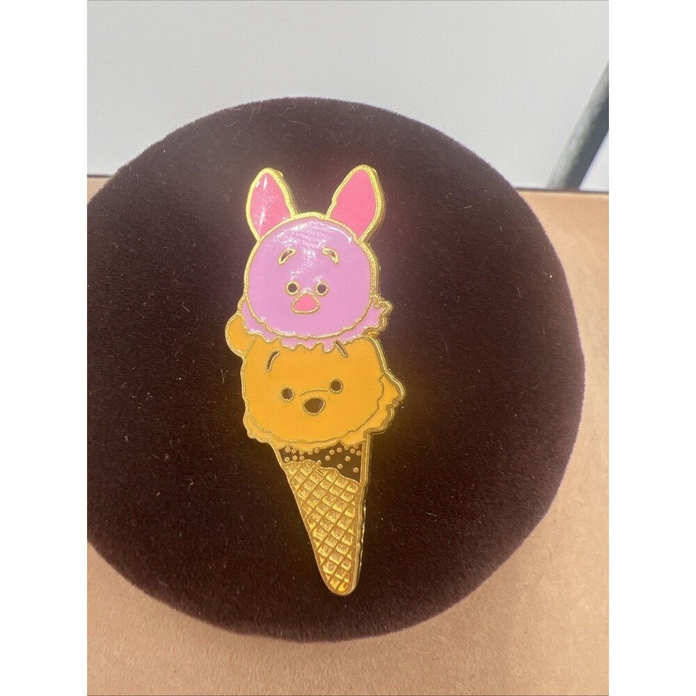 2016 Disneyland Pin Trading Winnie the Pooh and Piglet Ice Cream Collector Gift